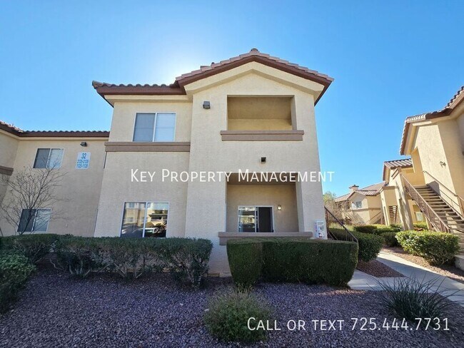 Foto del edificio - 2 bedroom, 2 bathroom condo in gated commu...