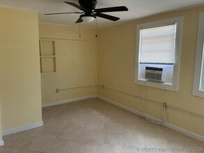 Building Photo - 371 Banyan Ave