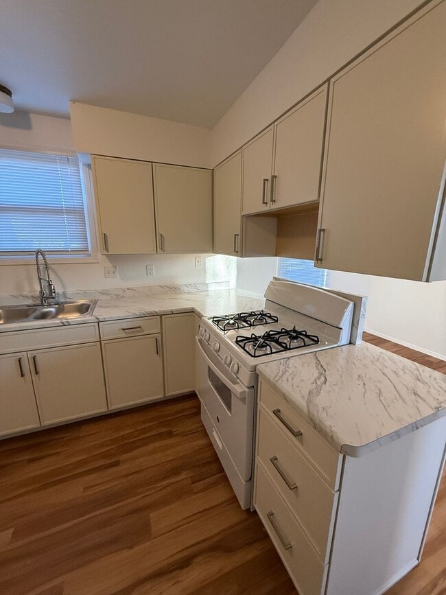 Building Photo - Newly renovated Upstairs condo- 2 bedroom, 2 full baths