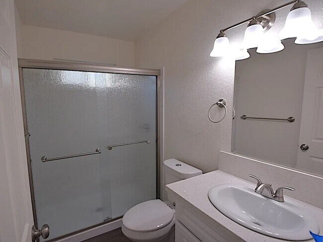 Building Photo - 6078 Kingwood Cir