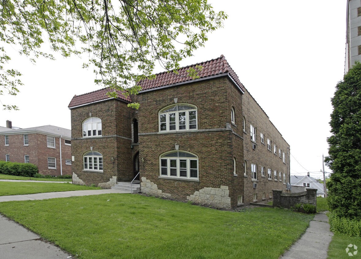 Building Photo - 5605 W Martin Dr