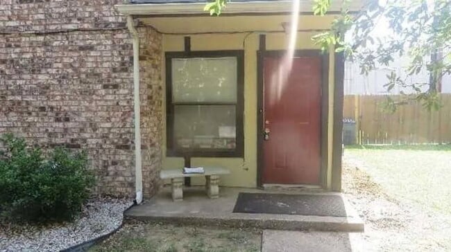 Photo - 800 Bluebonnet Dr Townhome