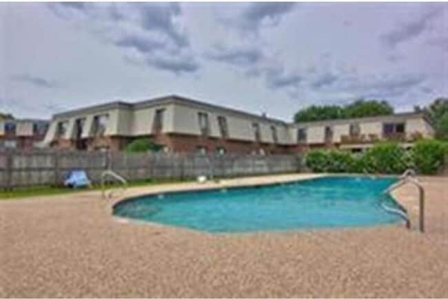 Building Photo - 9 Hallmark Gdns