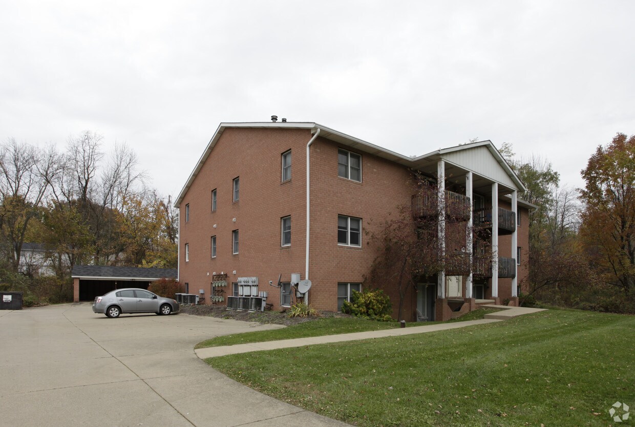 Building Photo - 8695 Rosewood Ave NW