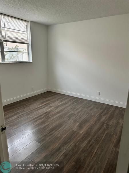 Building Photo - 3910 Crystal Lake Dr