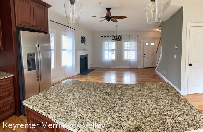 Building Photo - 3 br, 2.5 bath House - 9 Bicknell Circle