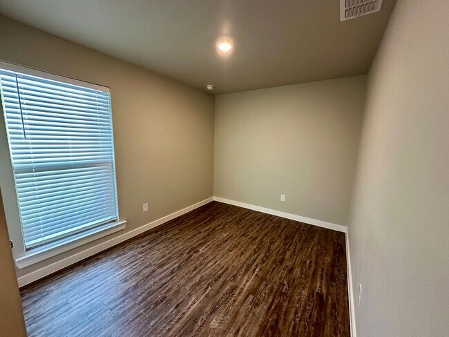 Foto del edificio - 2012 Bryan Ave