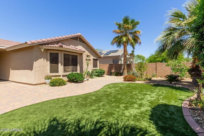 Foto del edificio - 16523 W Saguaro Ln