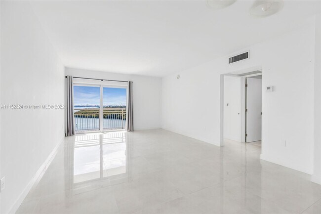 Foto del edificio - 400 Kings Point Dr