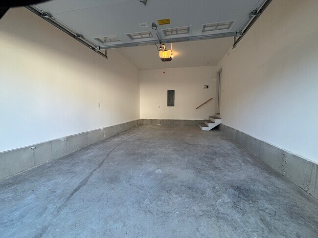 cochera - 102 Sycamore Ln