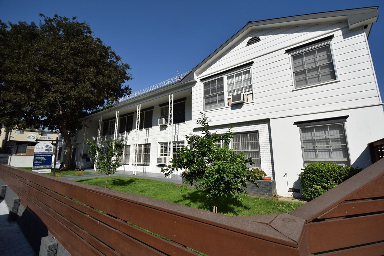 Primary Photo - 5220 Radford Ave