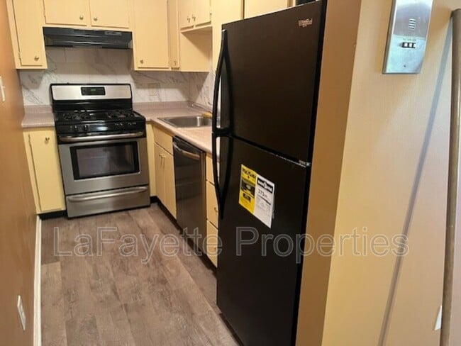 Foto del edificio - 10 Kenmar Dr