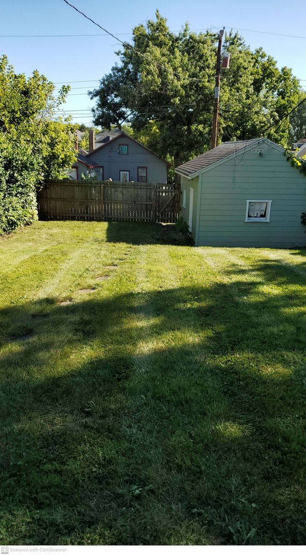 Foto del edificio - Cute home in Miamisburg center with AC! Has garage with opener- perfect for winter!