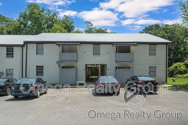 Building Photo - 425 Oakwood Ave
