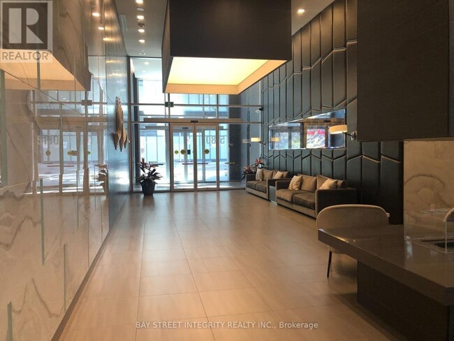 Photo du bâtiment - 5180-5180 Yonge St