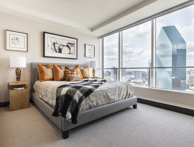 Building Photo - National