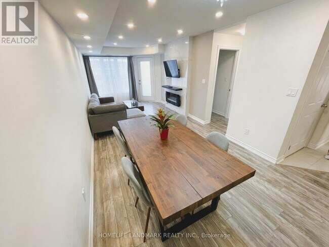 Building Photo - 15-15 Eaton Park Ln