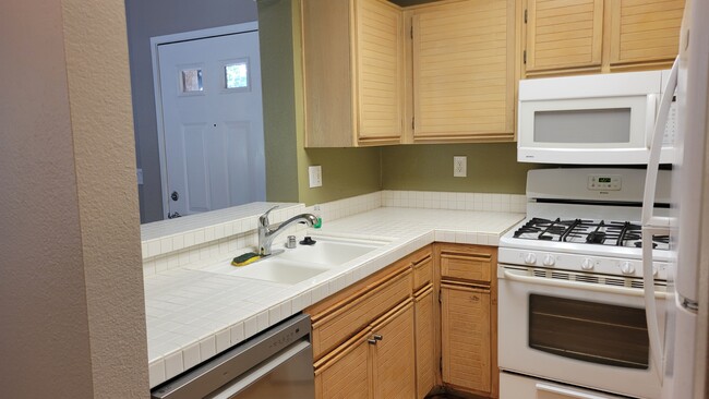 Kitchen - 24127 Del Monte Dr