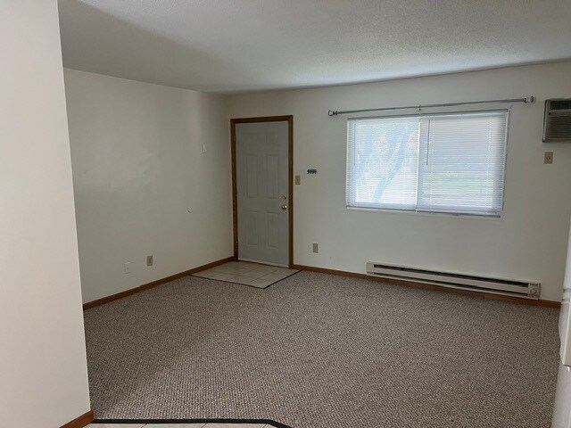 Building Photo - 647 Sand Lake Rd