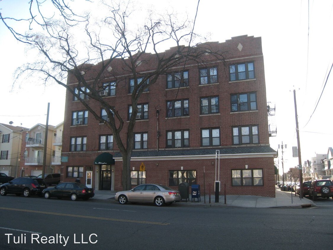 Primary Photo - 462 John F. Kennedy Blvd