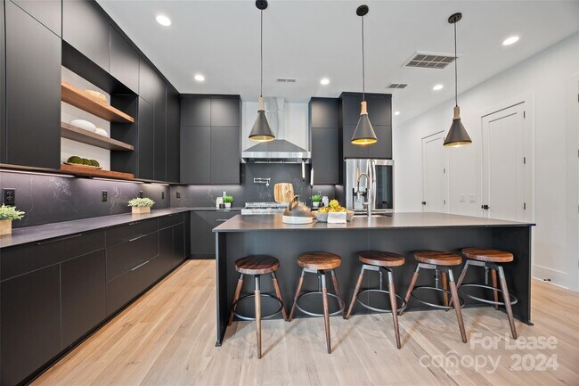 Foto del edificio - 4709 Walden Ct