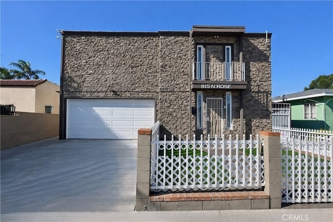 Building Photo - 815 N Rose Ave