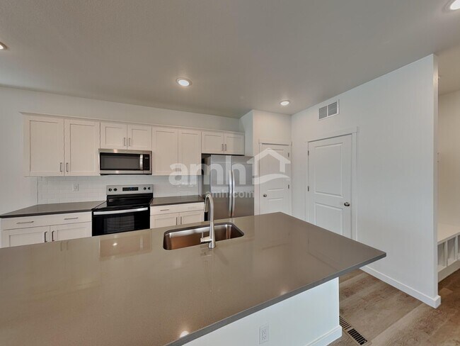 Foto del edificio - 23583 E 3rd Pl