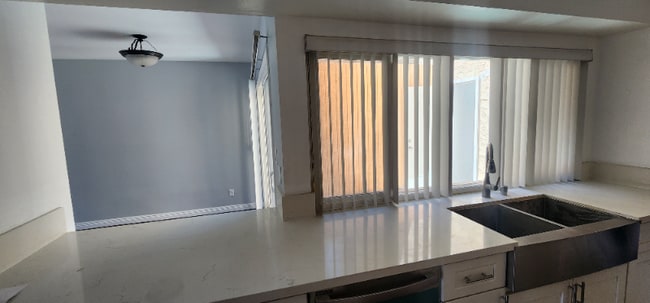Foto del edificio - 402 N Alhambra Ave