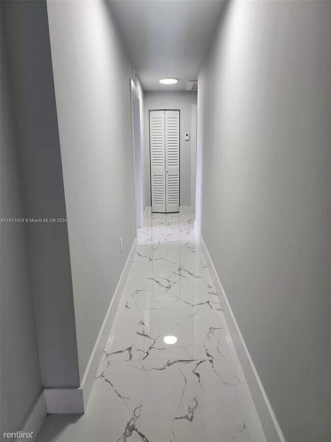 Foto del edificio - 3 br, 2.5 bath House - 1074 NW 61st St # B