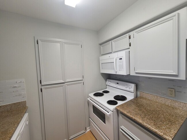 Foto del edificio - Ground Floor - 1 bedroom 1 bath - Near UTM...