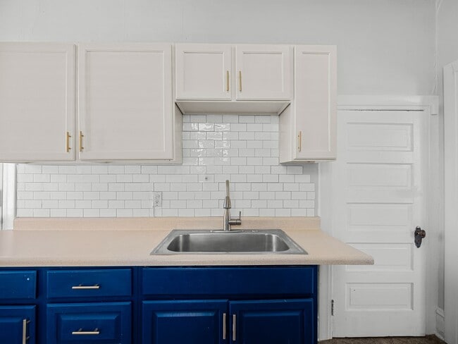 Building Photo - Ken-355 S 300 E, Provo UT 84606