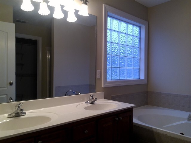 Building Photo - 2140 Aberdeen Cir