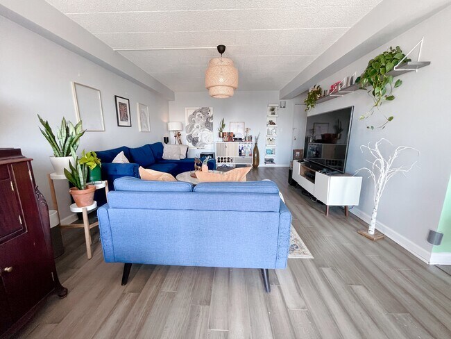 Foto del edificio - 9060 Palisade Ave
