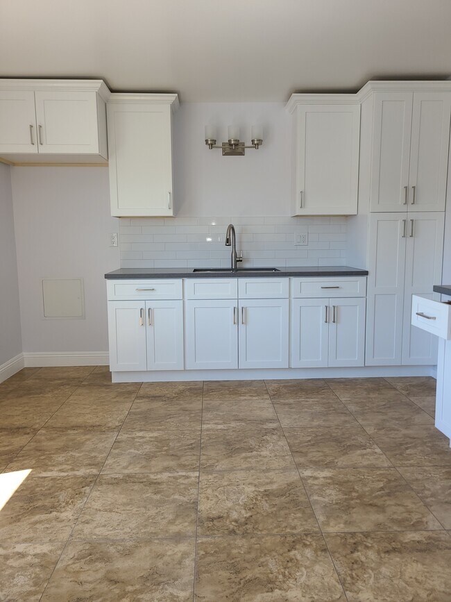 Foto del edificio - 1655 W 146th St