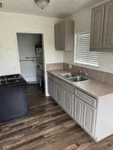 Building Photo - 423 W Ramona Dr