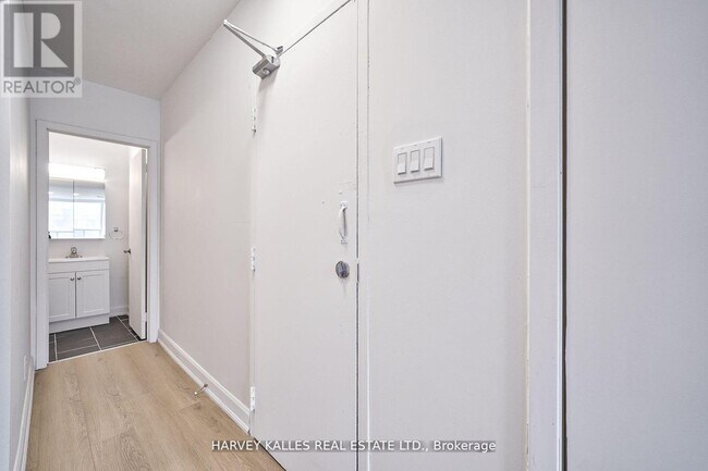Photo du bâtiment - 1046 Bathurst St