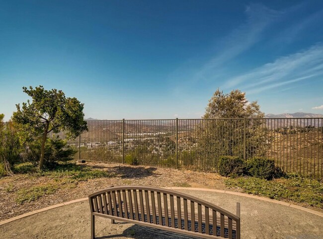 Building Photo - Tri-Level Townhome Located In Sky Ranch - ...