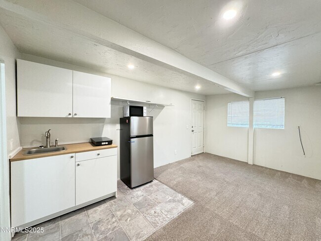 Foto del edificio - 2065 Whitfield Wy