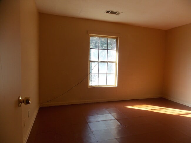 Foto del edificio - 623 E Solomon St