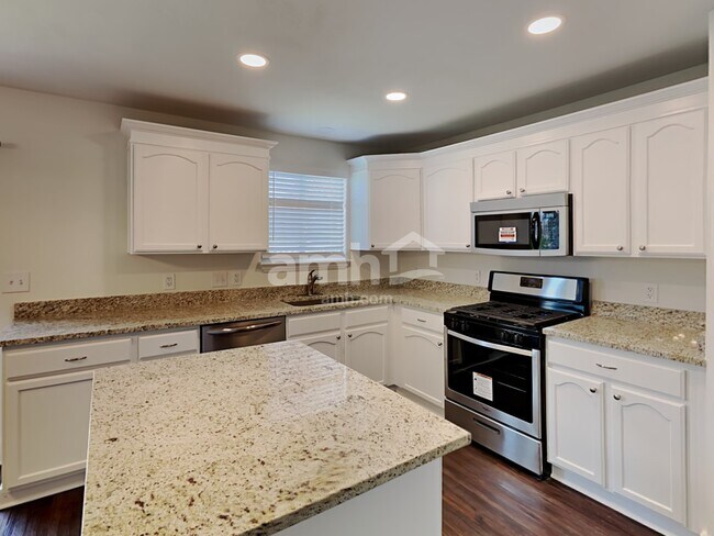 Building Photo - 2075 Ficus Way