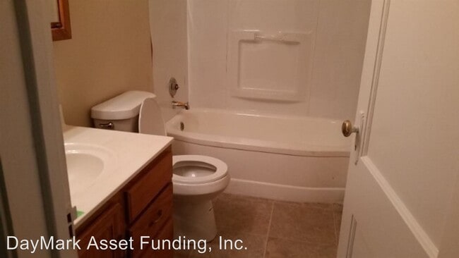Building Photo - 3 br, 1 bath House - 182 Hawthorne Dr
