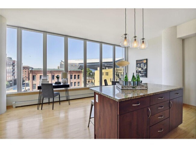 Building Photo - 215 10th Ave S