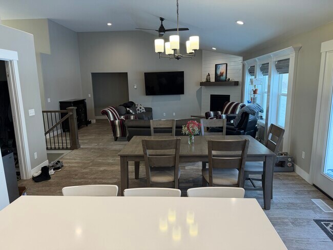 Building Photo - 240 N 4239 E