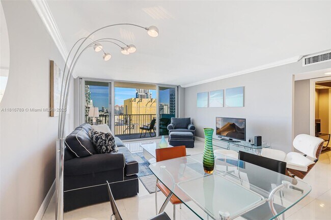 Foto del edificio - 5838 Collins Ave