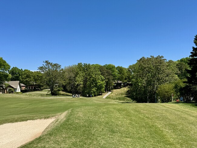 Foto del edificio - 320 Tigitsi Way