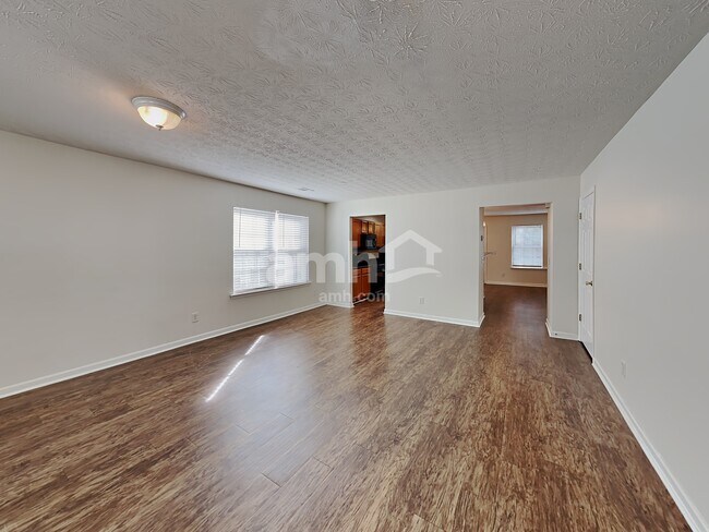Building Photo - 307 Meadows Ln