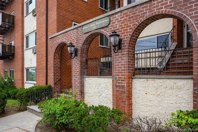 Foto del edificio - 900 Midland Ave
