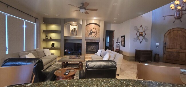 Foto del edificio - 16055 N Overlook Ct