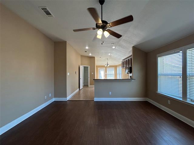 Foto del edificio - 5865 Fir Tree Ln