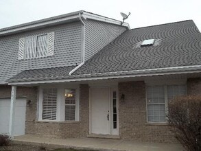 Building Photo - 3490 Willowview Ct